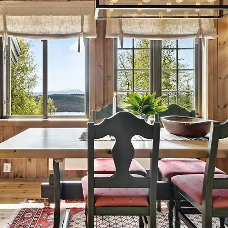 Mountain Cabin With Great Views Semesterbostad